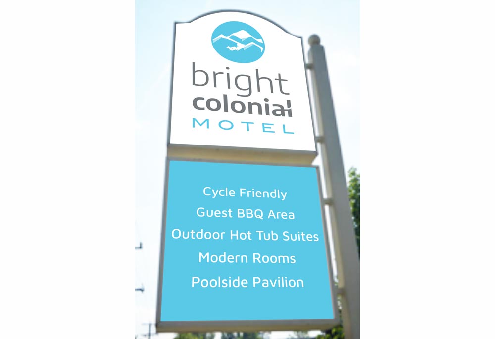 Bright Colonial Motel - Signage